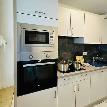 Citynahe Komfortwohnung Fuer Bis 6 Personen Lägenhet