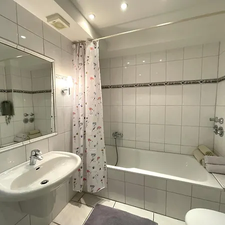 Citynahe Komfortwohnung Fuer Bis 6 Personen Lägenhet