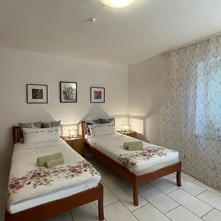 Lägenhet Citynahe Komfortwohnung Fuer Bis 6 Personen *